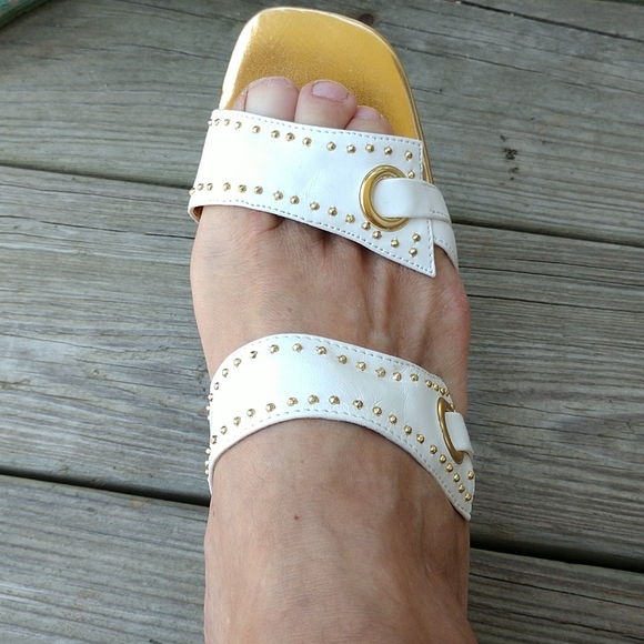 🎈SALE PRICE $10🎈 Amanda "JACK POTS" Women White Sandals Size 7M - Picture 2 of 7